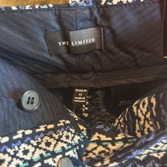The Limited blue/white/teal patterned 5” shorts size 0 - Picture 2 of 3